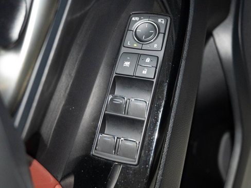 Used 2019 Lexus LX 570 4WD w/ Luxury Package image 20