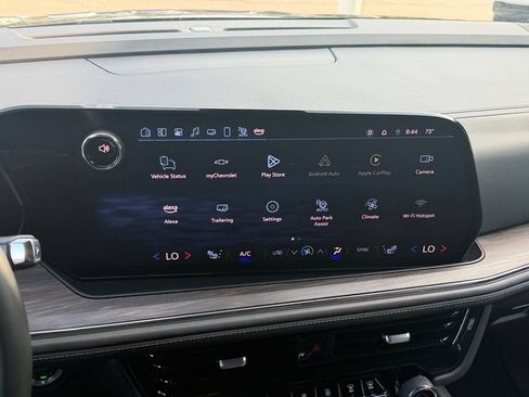 Used 2025 Chevrolet Suburban Z71 AWD/4WD image 17