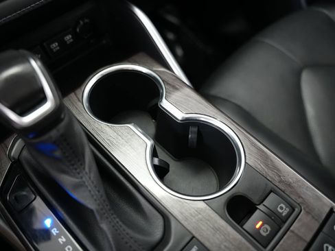 Used 2020 Toyota Highlander Limited image 29