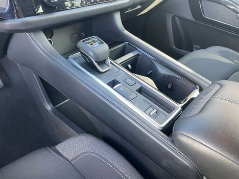 Used 2025 Nissan Pathfinder SV image 41