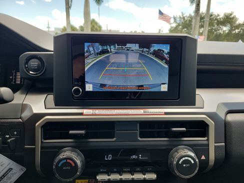 Used 2025 Toyota Tacoma SR5 w/ SR5 Upgrade Package AWD/4WD image 27