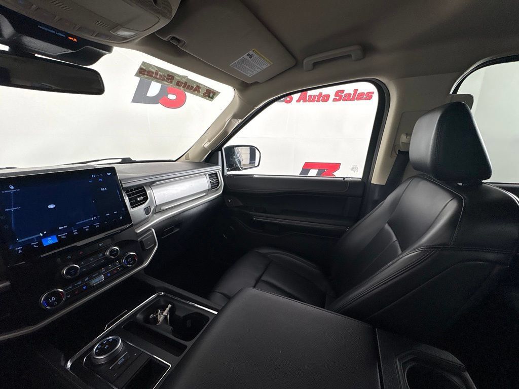 Used 2023 Ford Expedition XLT RWD image 30