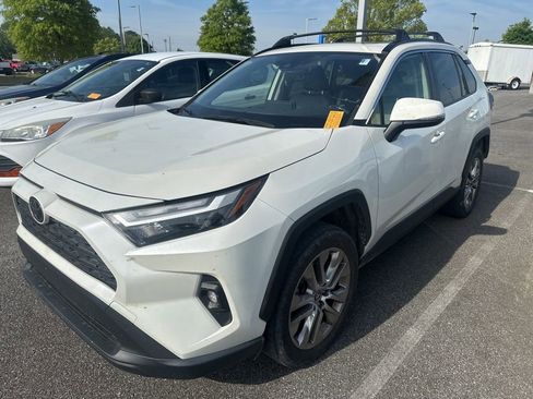 Used 2022 Toyota RAV4 XLE Premium image 7