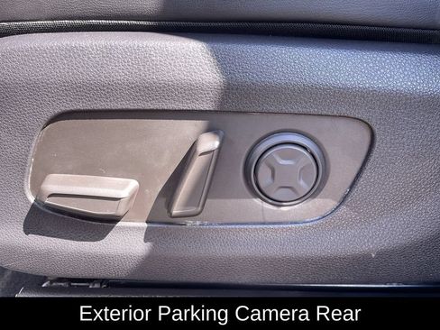 Used 2025 Kia Carnival FWD image 25