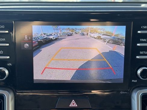 Used 2023 Kia Sorento LX image 22