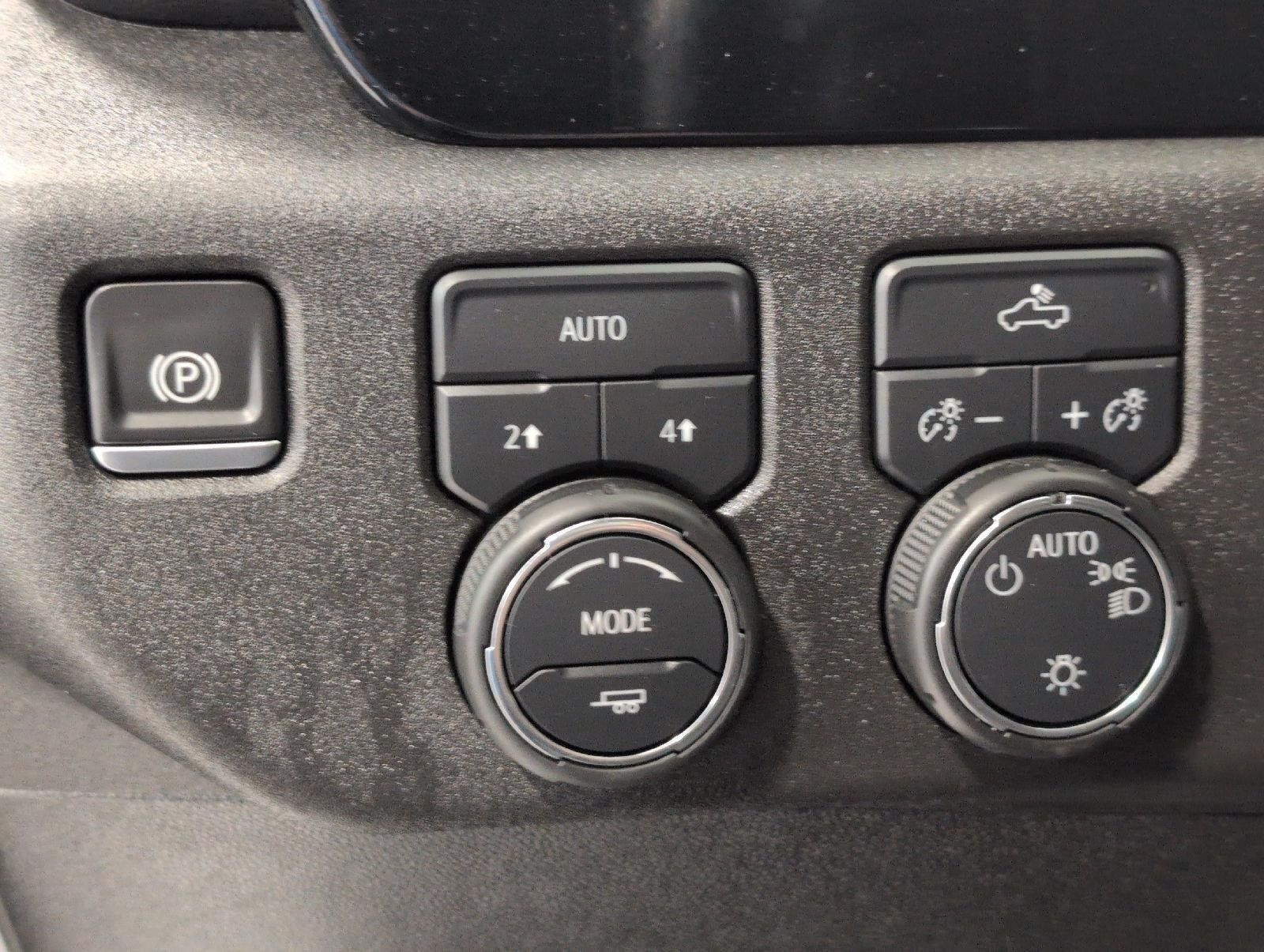 Used 2024 Chevrolet Silverado 1500 LT AWD/4WD image 11