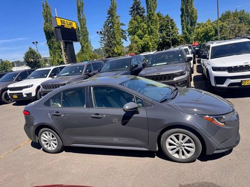 Used 2024 Toyota Corolla LE w/ LE Convenience Package FWD image 2