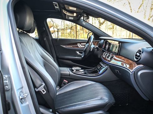 Used 2018 Mercedes-Benz E 300 4MATIC w/ Premium 1 Package image 17