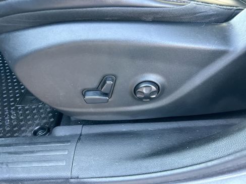 Used 2019 Jeep Cherokee Latitude Plus w/ Cold Weather Group image 21