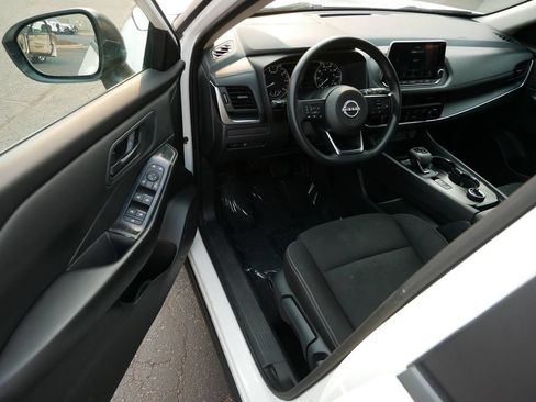 Used 2024 Nissan Rogue S AWD/4WD image 10