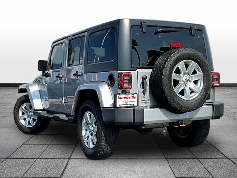 Used 2018 Jeep Wrangler Unlimited Sahara w/ Connectivity Group AWD/4WD image 5