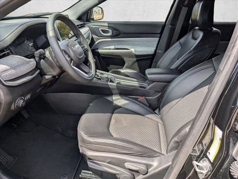 Used 2024 Jeep Compass Latitude image 15