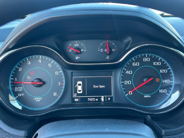 Used 2017 Chevrolet Cruze LT FWD image 18