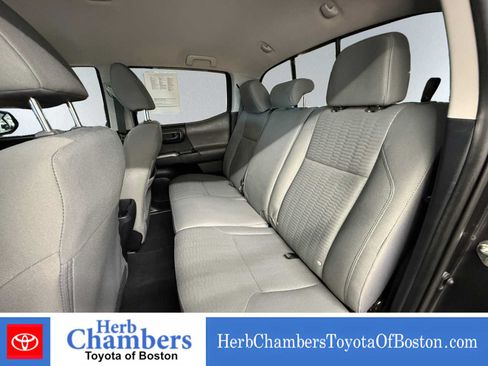 Used 2019 Toyota Tacoma SR5 AWD/4WD image 18