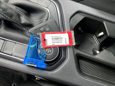 Used 2022 Volkswagen Tiguan SE R-Line image 32