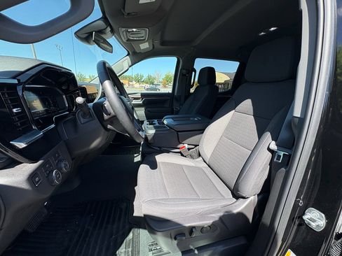 Used 2025 Chevrolet Silverado 1500 LT AWD/4WD image 12