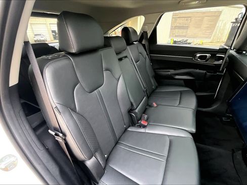 Used 2025 Kia Sorento S w/ Panoramic Sunroof Package image 18