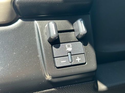 Used 2017 GMC Yukon Denali RWD image 32