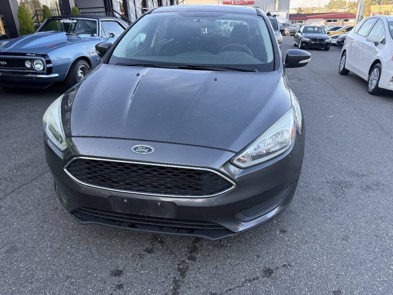 Used 2016 Ford Focus SE FWD image 2