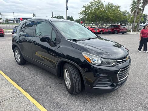Used 2020 Chevrolet Trax LS w/ Tint and Cruise Package FWD image 3