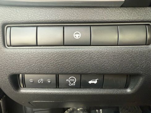 Used 2024 Nissan Rogue SV image 17