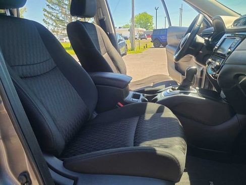 Used 2019 Nissan Rogue SV AWD/4WD image 18