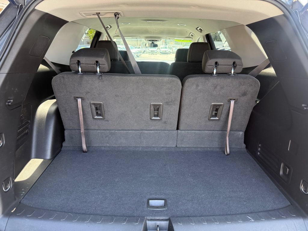 Used 2020 Chevrolet Traverse LS FWD image 11