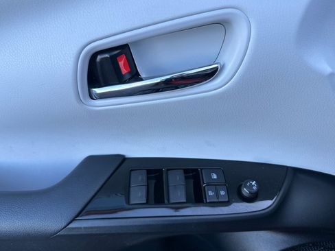 Used 2020 Toyota Prius Limited image 9