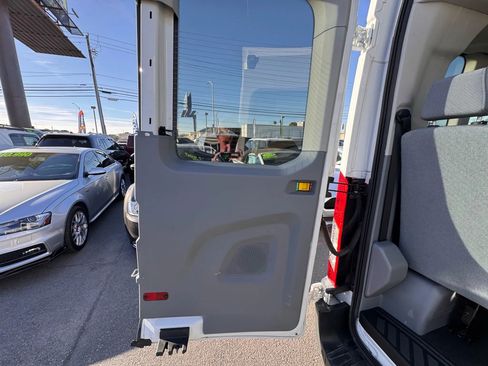 Used 2018 Ford Transit 350 XLT image 33