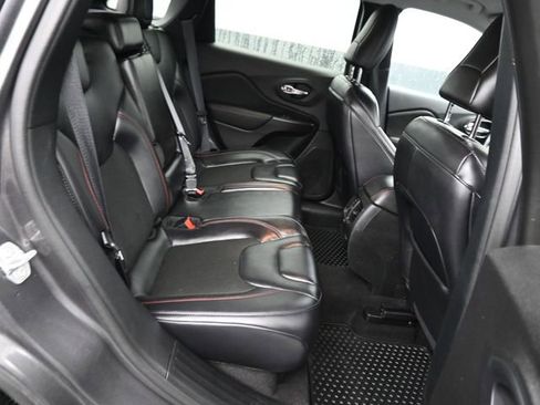 Used 2021 Jeep Cherokee Trailhawk w/ Comfort & Convenience Group image 8