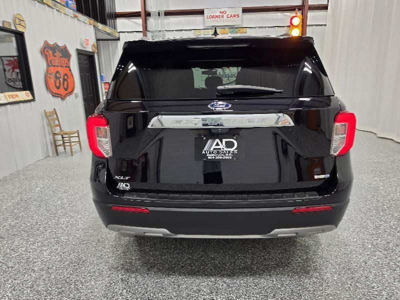 Used 2020 Ford Explorer XLT w/ Equipment Group 202A AWD/4WD image 8