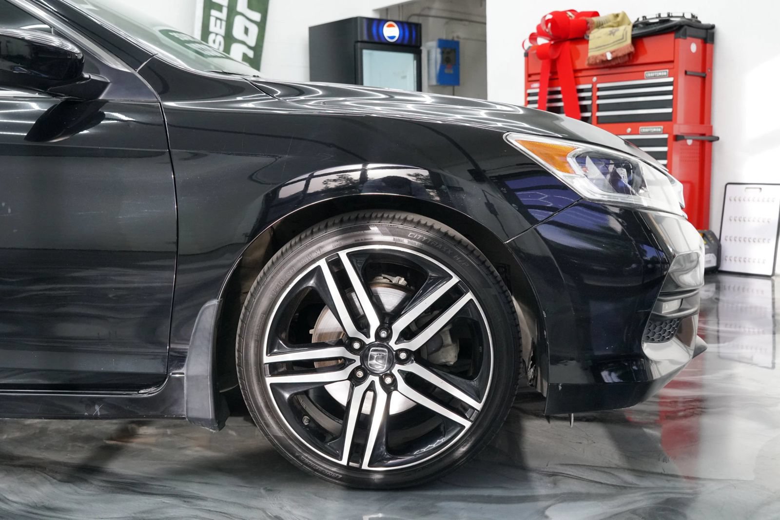 Used 2017 Honda Accord Sport image 6
