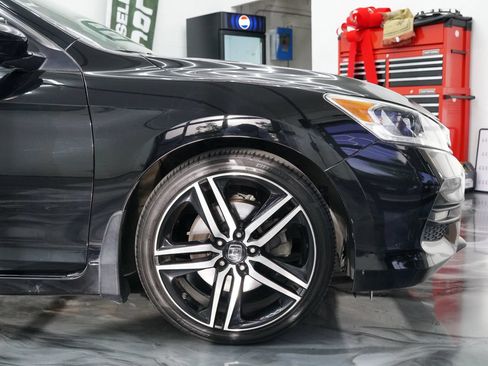 Used 2017 Honda Accord Sport image 6