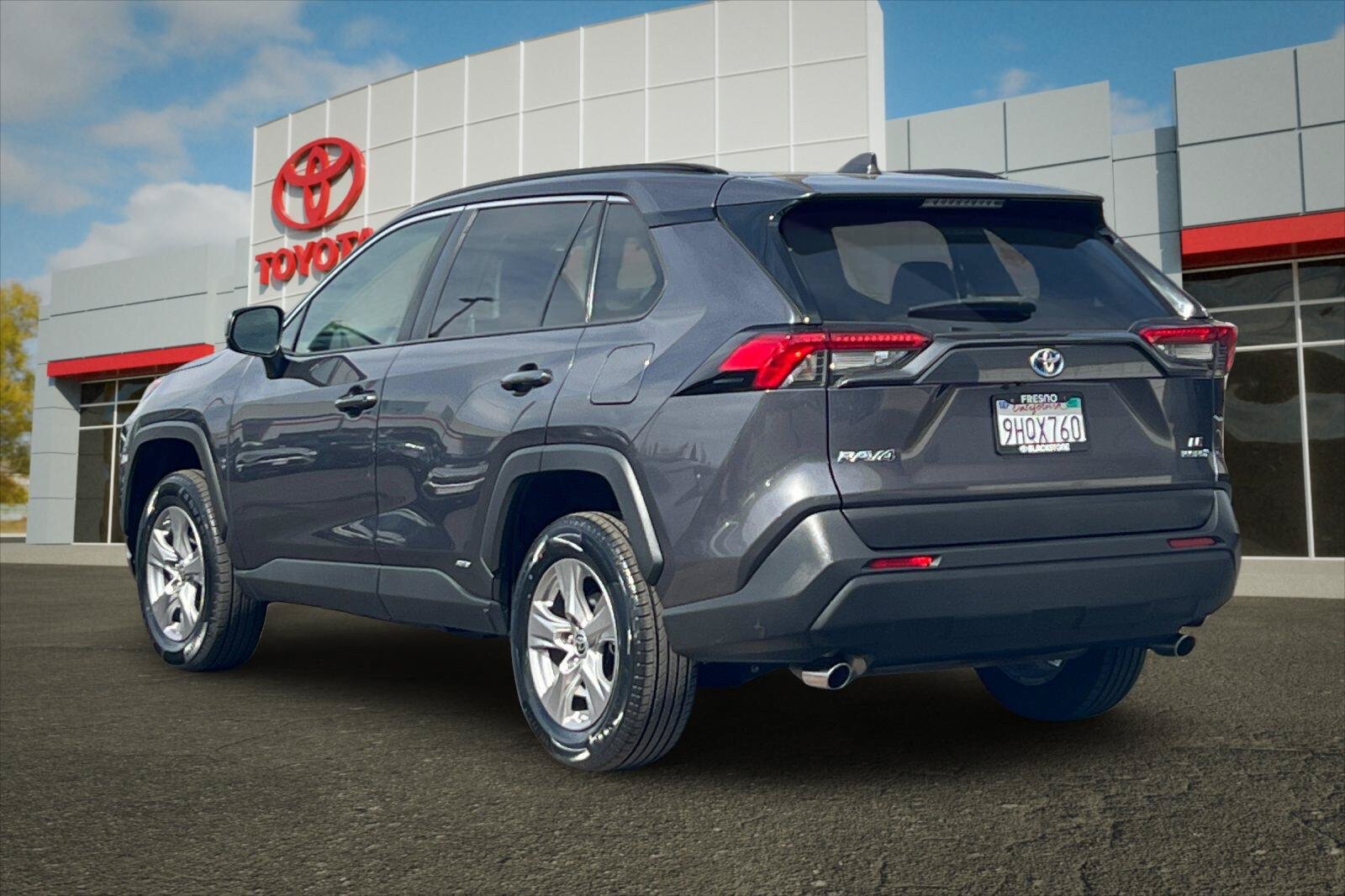 Certified 2023 Toyota RAV4 LE AWD/4WD image 5
