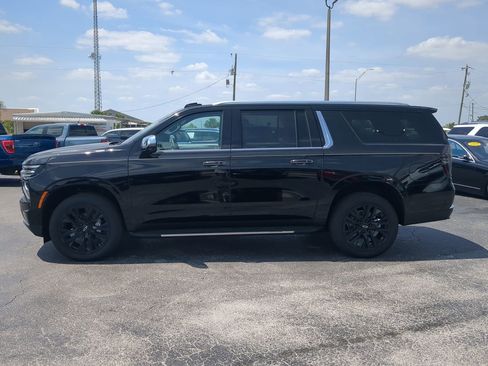 New 2025 Chevrolet Suburban Premier image 7