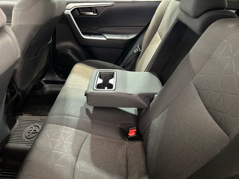Used 2022 Toyota RAV4 XLE AWD/4WD image 5