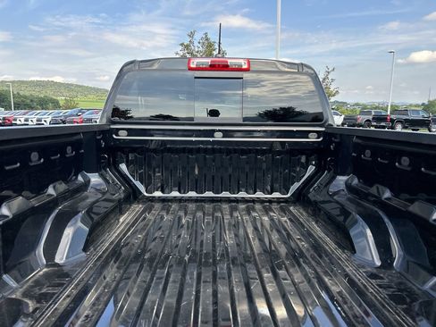 Used 2023 Chevrolet Colorado Z71 w/ Z71 Convenience Package 2 AWD/4WD image 9