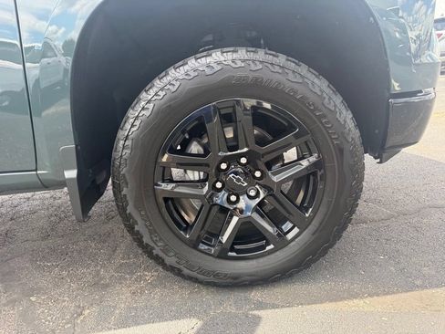 Used 2025 Chevrolet Silverado 1500 LT Trail Boss w/ LT Trail Boss Premium Package AWD/4WD image 9