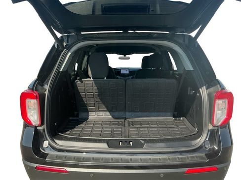 Certified 2023 Ford Explorer XLT RWD image 24