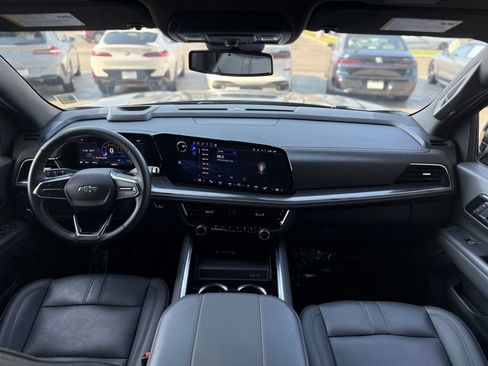 Used 2025 Chevrolet Suburban RST image 14