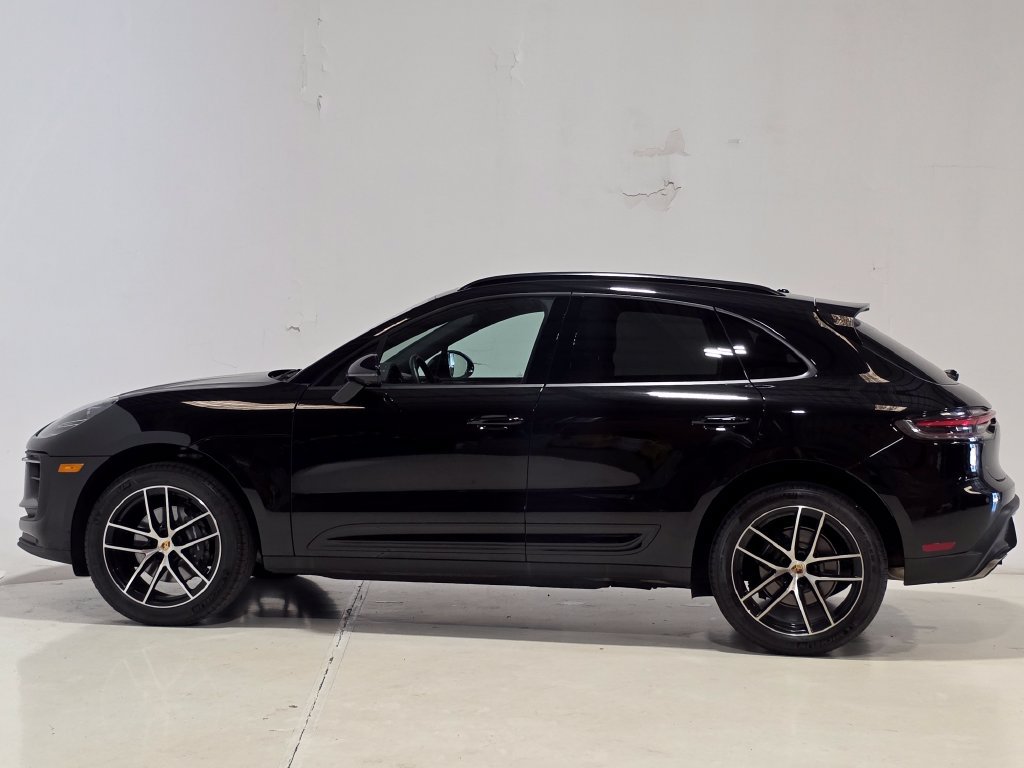 Certified 2026 Porsche Macan AWD/4WD image 3