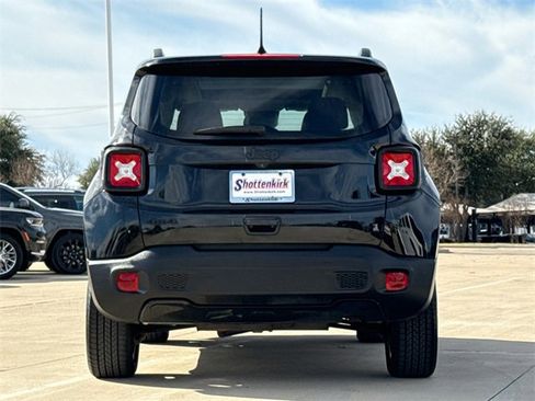 Used 2019 Jeep Renegade Altitude w/ Quick Order Package 2XM image 8