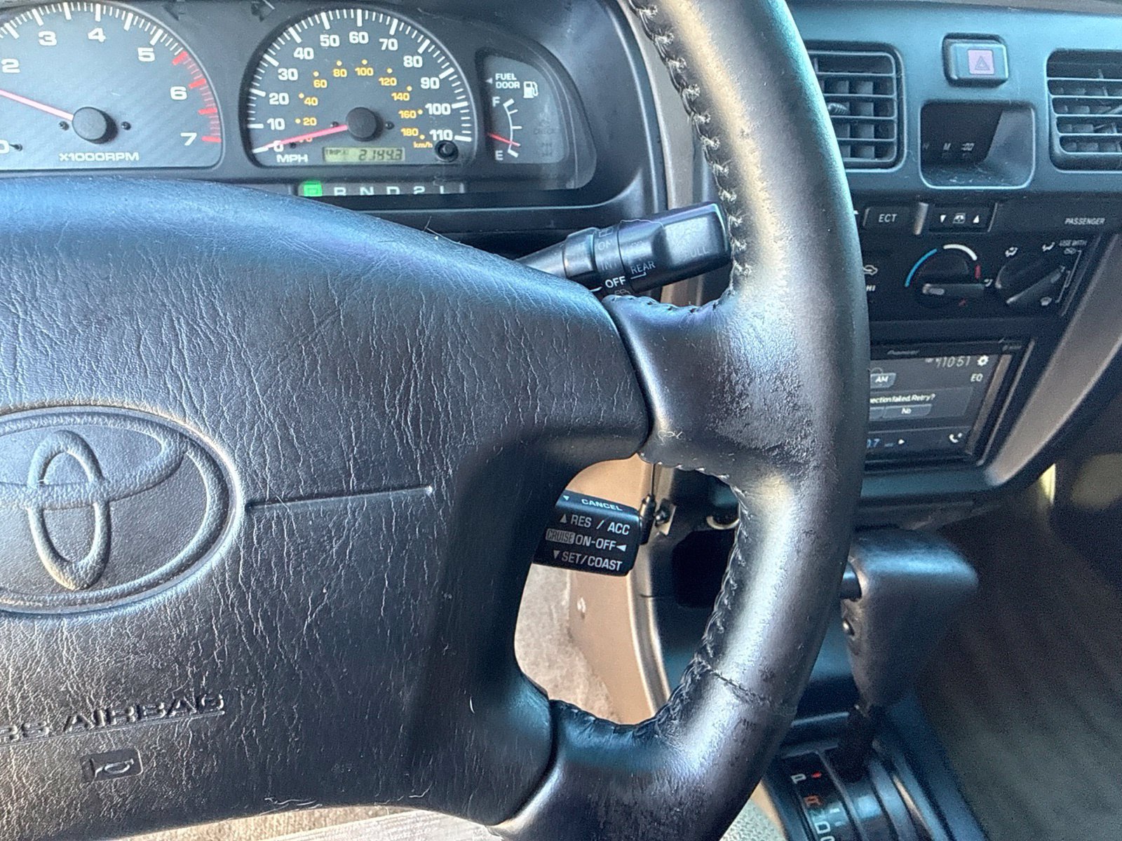 Used 2000 Toyota 4Runner SR5 RWD image 12