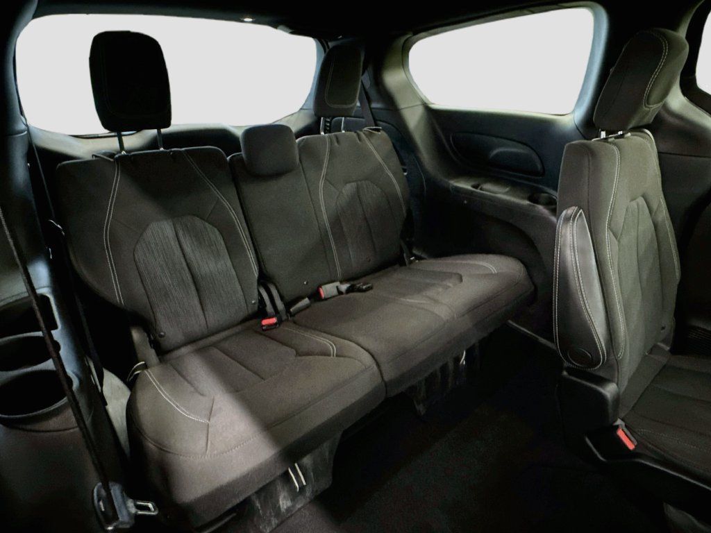 Used 2019 Chrysler Pacifica Touring Plus w/ S Appearance Package FWD image 25