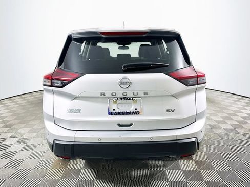 Used 2024 Nissan Rogue SV FWD image 4