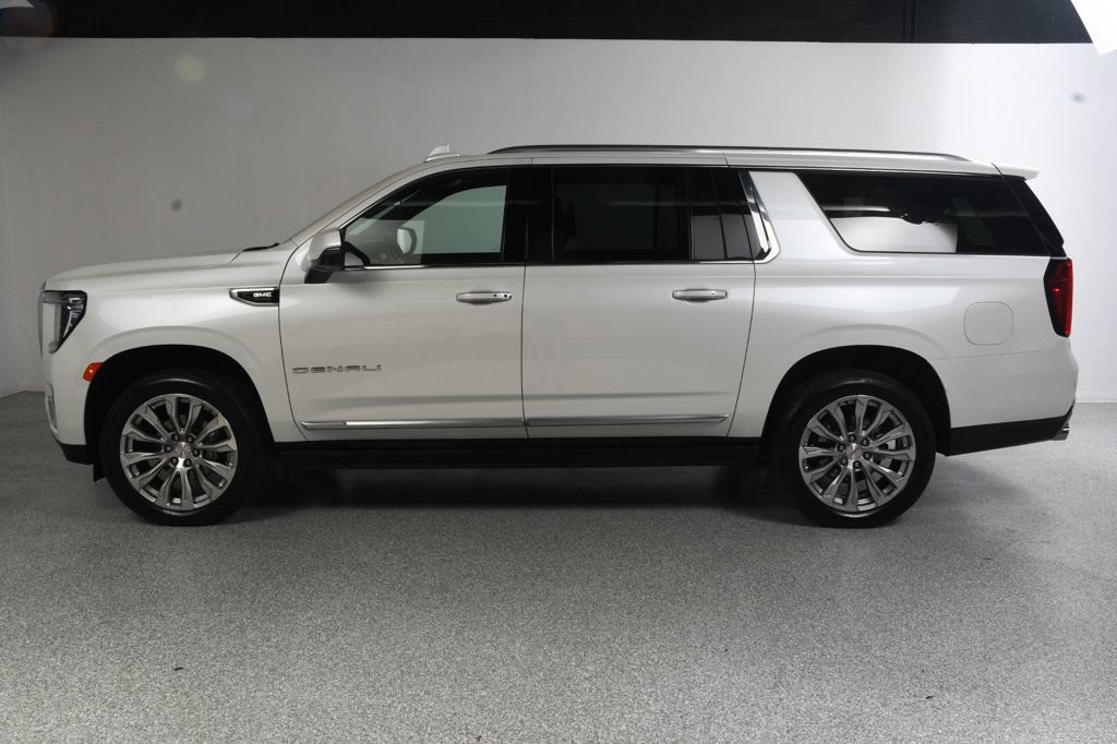 Used 2024 GMC Yukon XL Denali AWD/4WD image 3
