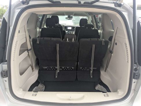 Used 2023 Chrysler Voyager LX FWD image 13