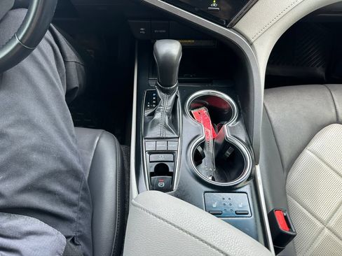 Used 2019 Toyota Camry XLE FWD image 20