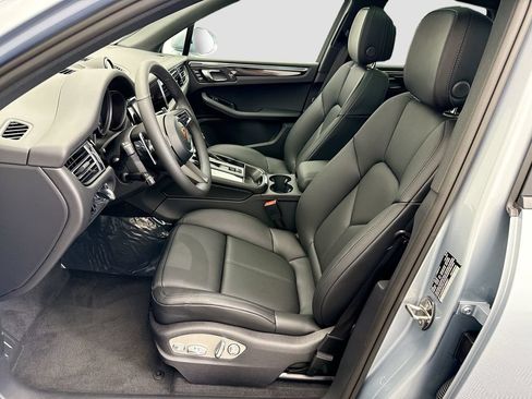 Used 2026 Porsche Macan AWD/4WD image 5