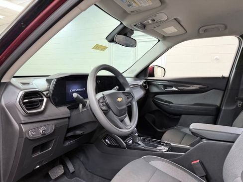 Used 2025 Chevrolet TrailBlazer LT AWD/4WD image 14